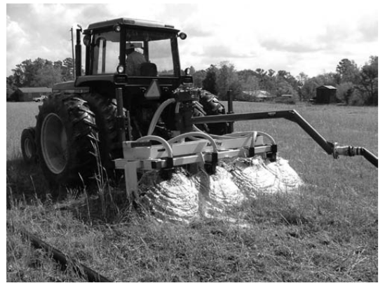 Black and white photo of Hose drag application unit (low-profile-type).