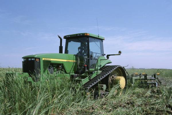 Image: tractor disking field