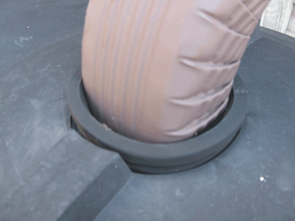 Gasket diameter wider than diameter of pipe, creating gap