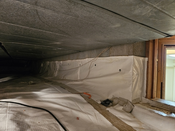 Sealed crawlspace