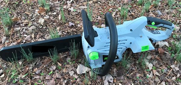 Battery-powered chainsaw