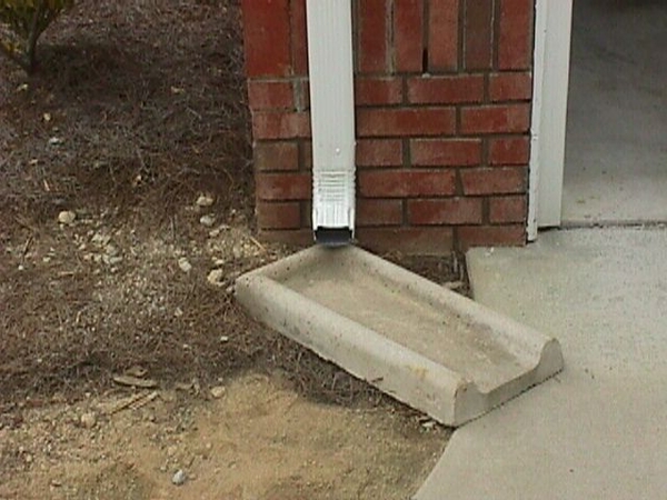 downspout with splash block